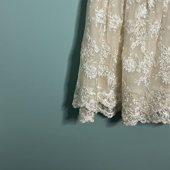 ALICE+OLIVIA Rora Lace Overlay Pouf Mini Cocktail dress in Ivory - Picture 3 of 12